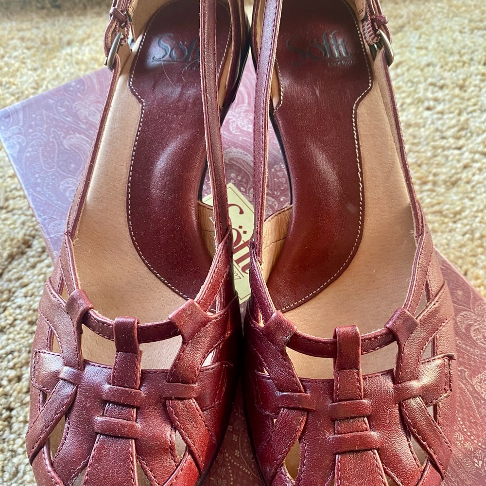 Sofft Women's Burgundy Leather Heels